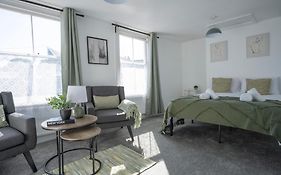 4-Bedroom Central Canterbury Cottage